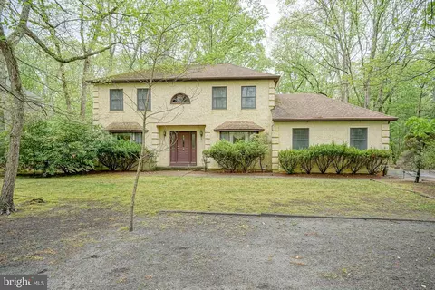 5 Meadowbrook Dr, Shamong, NJ 08088