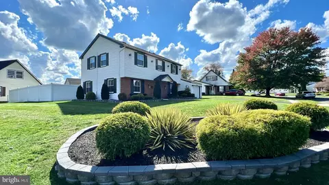 22 Miniature Ln, Willingboro, NJ 08046