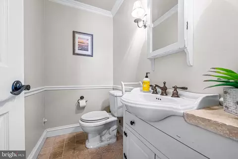 Entry Way - 551 Norwood Rd, Mount Laurel, NJ 08054 photo 6 of 8