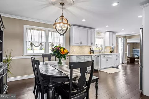 Dining - 551 Norwood Rd, Mount Laurel, NJ 08054 photo 2 of 3