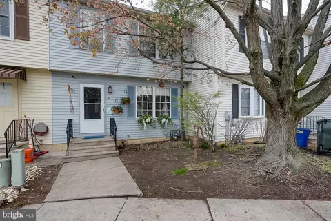 3 Mitchell Ct, Burlington, NJ 08016