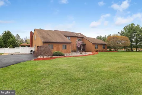 700 Cox Rd, Moorestown, NJ 08057