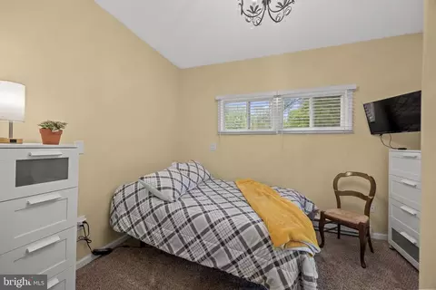 Bedroom - 21 Robin Rd, Moorestown, NJ 08057 photo 1 of 9