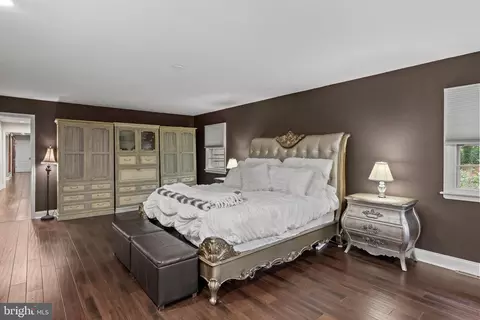 Bedroom - 21 Robin Rd, Moorestown, NJ 08057 photo 4 of 9