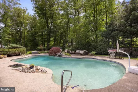 Exterior - 21 Robin Rd, Moorestown, NJ 08057 photo 8 of 17