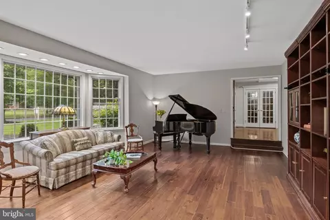 Living - 21 Robin Rd, Moorestown, NJ 08057 photo 3 of 3