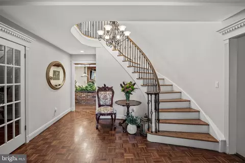 Entry Way - 21 Robin Rd, Moorestown, NJ 08057 photo 2 of 12