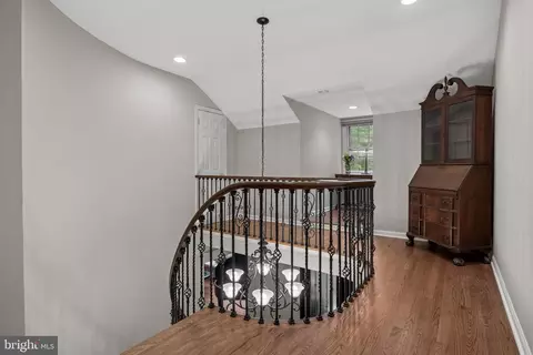 Entry Way - 21 Robin Rd, Moorestown, NJ 08057 photo 11 of 12