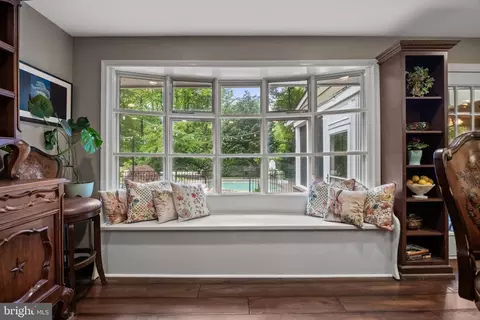 Entry Way - 21 Robin Rd, Moorestown, NJ 08057 photo 9 of 12