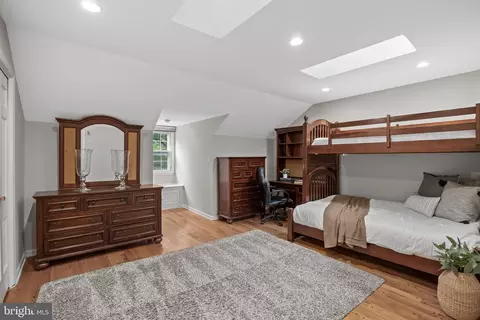 Bedroom - 21 Robin Rd, Moorestown, NJ 08057 photo 5 of 9