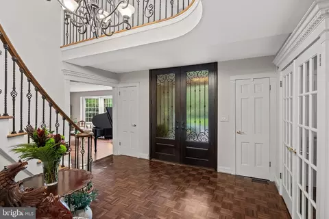 Entry Way - 21 Robin Rd, Moorestown, NJ 08057 photo 3 of 12