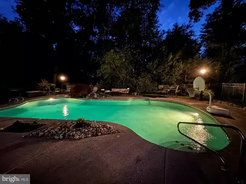 Exterior - 21 Robin Rd, Moorestown, NJ 08057 photo 16 of 17