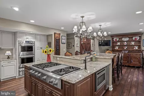 Kitchen - 21 Robin Rd, Moorestown, NJ 08057 photo 3 of 6