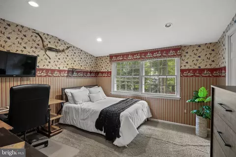 Bedroom - 21 Robin Rd, Moorestown, NJ 08057 photo 7 of 9