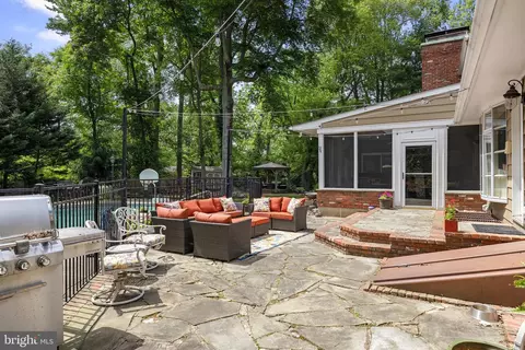 Exterior - 21 Robin Rd, Moorestown, NJ 08057 photo 7 of 17