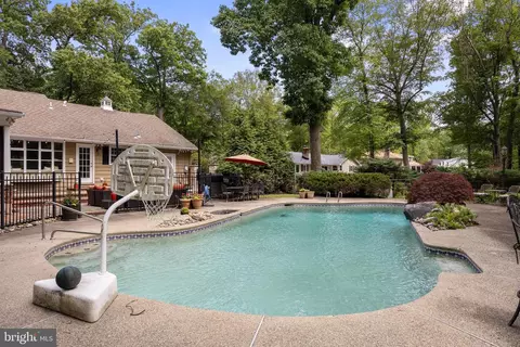 Exterior - 21 Robin Rd, Moorestown, NJ 08057 photo 9 of 17