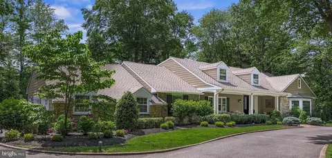 Exterior - 21 Robin Rd, Moorestown, NJ 08057 photo 2 of 17