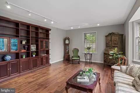 Living - 21 Robin Rd, Moorestown, NJ 08057 photo 2 of 3