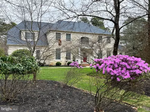 5 Manor Ln, Medford, NJ 08055