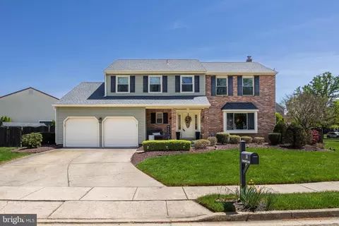 24 Lancelot La, Mount Laurel, NJ 08054