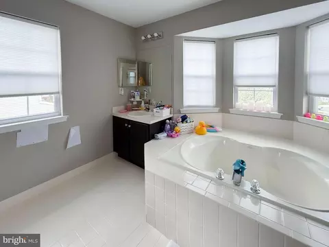 Bath - 60 Stoneham Dr, Delran, NJ 08075 photo 2 of 5