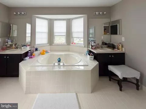 Bath - 60 Stoneham Dr, Delran, NJ 08075 photo 1 of 5