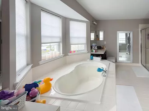 Bath - 60 Stoneham Dr, Delran, NJ 08075 photo 3 of 5