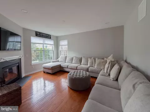 Living - 60 Stoneham Dr, Delran, NJ 08075 photo 1 of 5