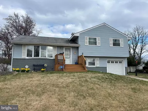 1303 Salem Rd, Burlington, NJ 08016