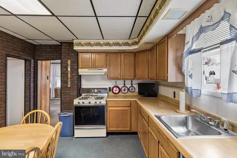 Kitchen - 5 Stewart Ave, Delran, NJ 08075 photo 3 of 3