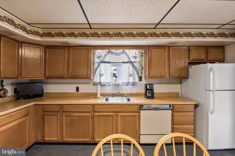 Kitchen - 5 Stewart Ave, Delran, NJ 08075 photo 2 of 3