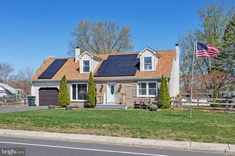 9 Hockamick Rd, Cookstown, NJ 08511