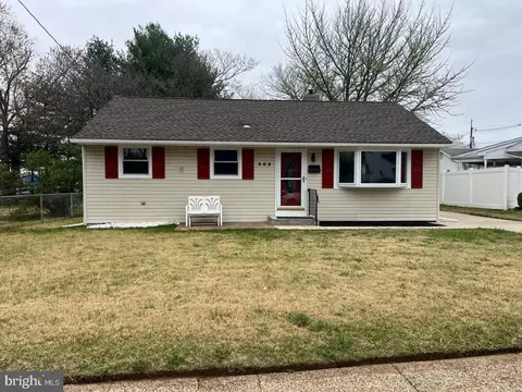 305 W Woodlawn Ave, Maple Shade, NJ 08052