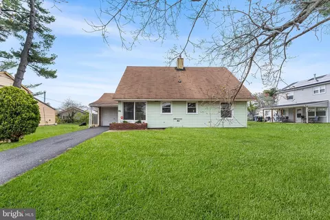 89 Brooklawn Dr, Willingboro, NJ 08046