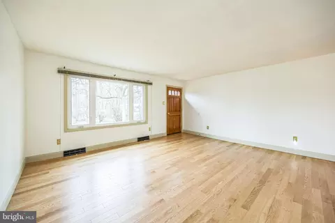 Living - 9 Anne Dr, Tabernacle, NJ 08088 photo 2 of 4