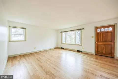 Living - 9 Anne Dr, Tabernacle, NJ 08088 photo 1 of 4
