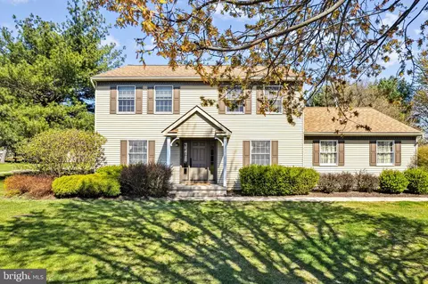 28 Quail Dr, Beverly, NJ 08010