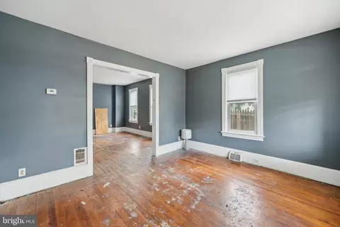 Living - 36 Lee St, Riverside, NJ 08075 photo 2 of 3