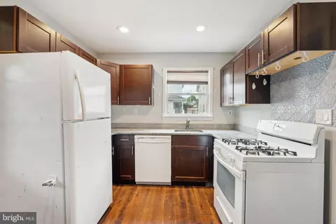 Entry Way - 36 Lee St, Riverside, NJ 08075 photo 6 of 8