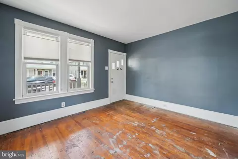 Living - 36 Lee St, Riverside, NJ 08075 photo 1 of 3
