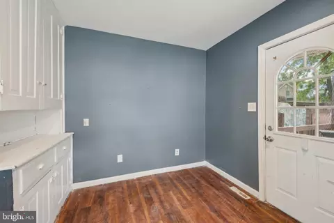 Entry Way - 36 Lee St, Riverside, NJ 08075 photo 1 of 8