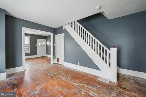 Entry Way - 36 Lee St, Riverside, NJ 08075 photo 4 of 8