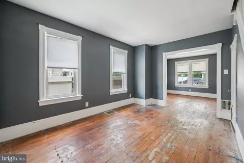 Living - 36 Lee St, Riverside, NJ 08075 photo 3 of 3