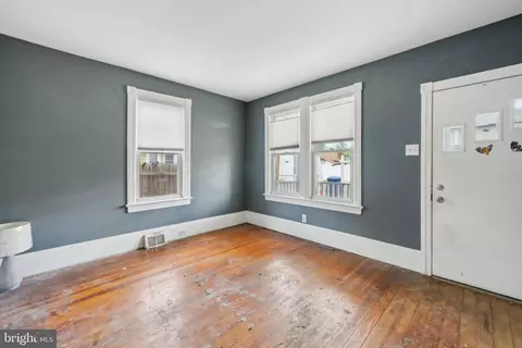 Entry Way - 36 Lee St, Riverside, NJ 08075 photo 3 of 8