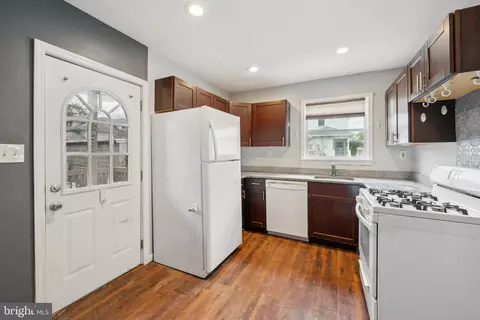 Entry Way - 36 Lee St, Riverside, NJ 08075 photo 5 of 8