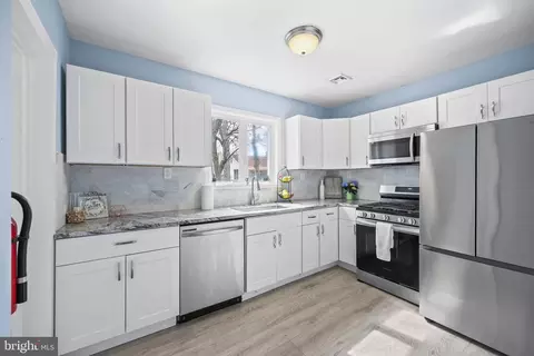 8 1st Ave, Pemberton, NJ 08068