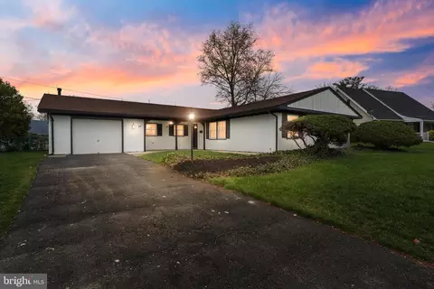 44 Elderberry Ln, Willingboro, NJ 08046