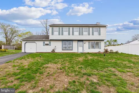 5 Grayson Ct, Marlton, NJ 08053