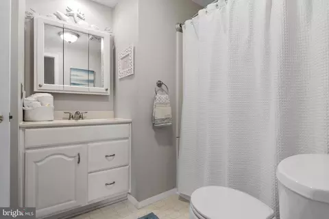 Bath - 179 Forge Rd, Delran, NJ 08075 photo 3 of 3