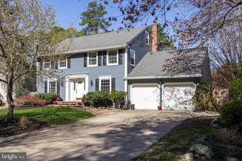 8 Meadowwood Ct, Medford, NJ 08055